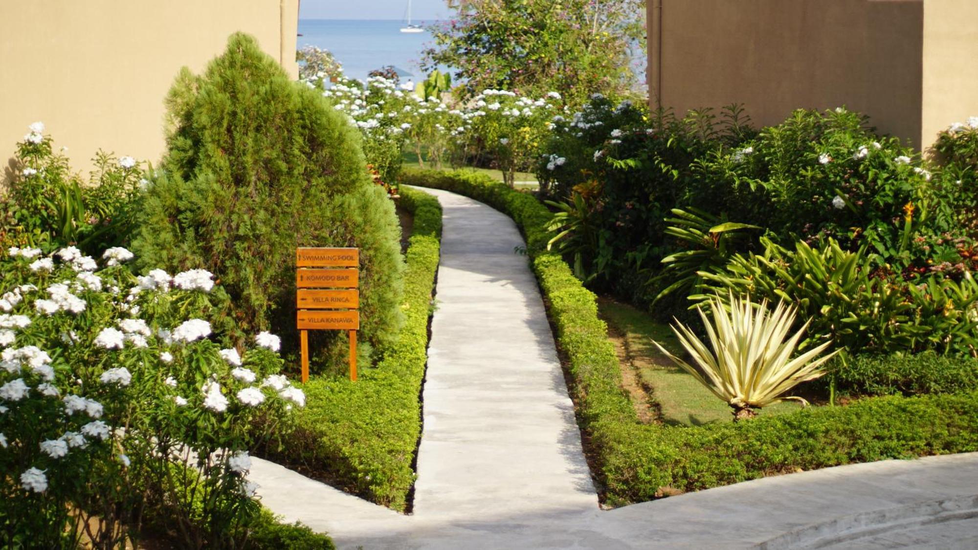 Luwansa Beach Hotel Labuan Bajo Zewnętrze zdjęcie