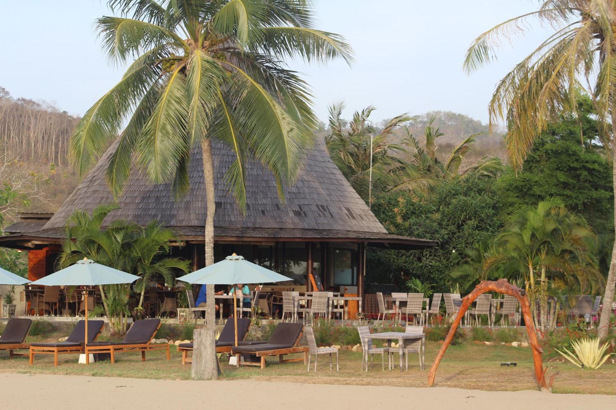 Luwansa Beach Hotel Labuan Bajo Zewnętrze zdjęcie