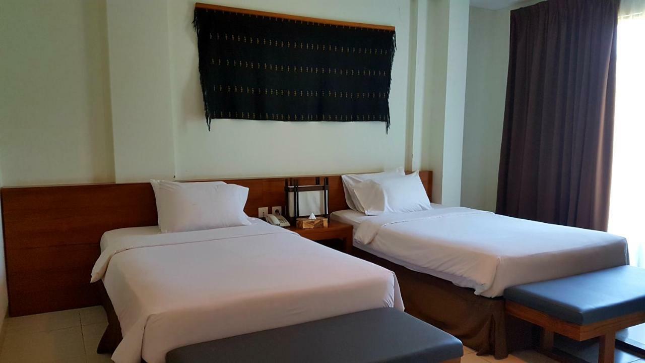Luwansa Beach Hotel Labuan Bajo Zewnętrze zdjęcie
