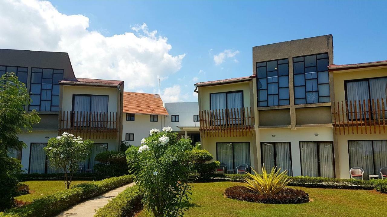 Luwansa Beach Hotel Labuan Bajo Zewnętrze zdjęcie
